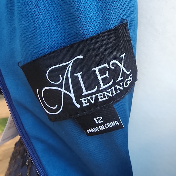 Alex Evenings Sequin V-Neck A-Line Dress w/Cold Shoulder Flutter Sleeve - NWT - Picture 5 of 8